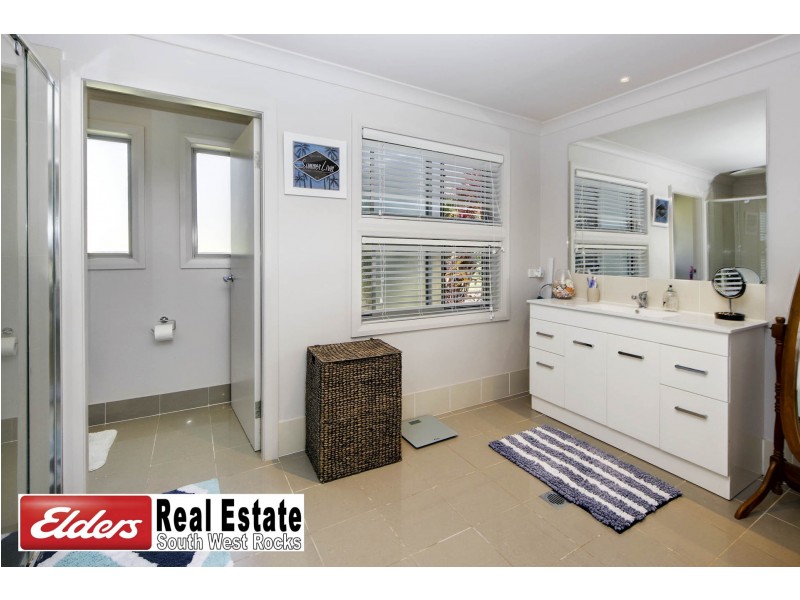 6 Rosedale Ave, South West Rocks NSW 2431