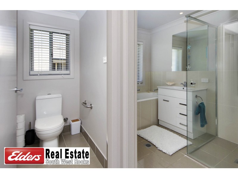 6 Rosedale Ave, South West Rocks NSW 2431