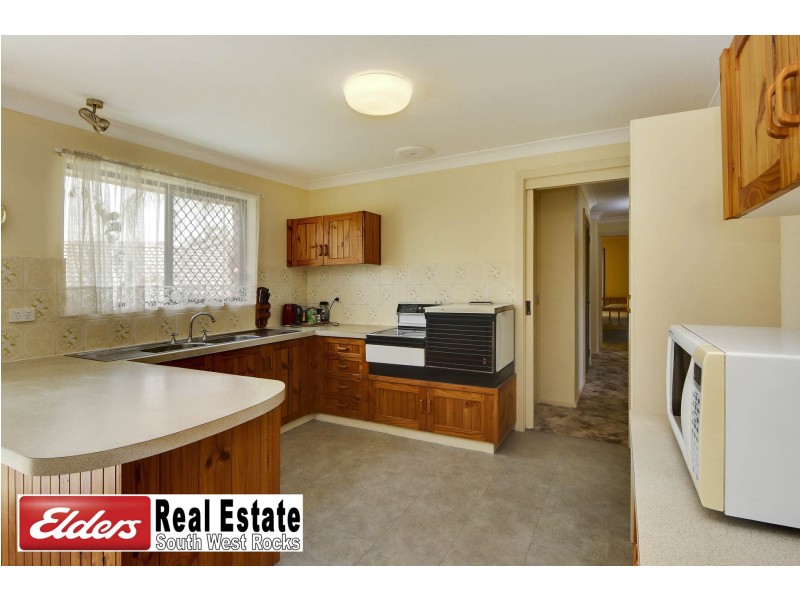 2 Emanuel Cres, South West Rocks NSW 2431