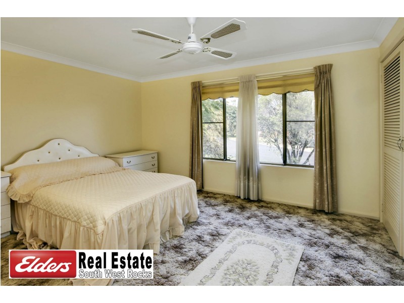 2 Emanuel Cres, South West Rocks NSW 2431