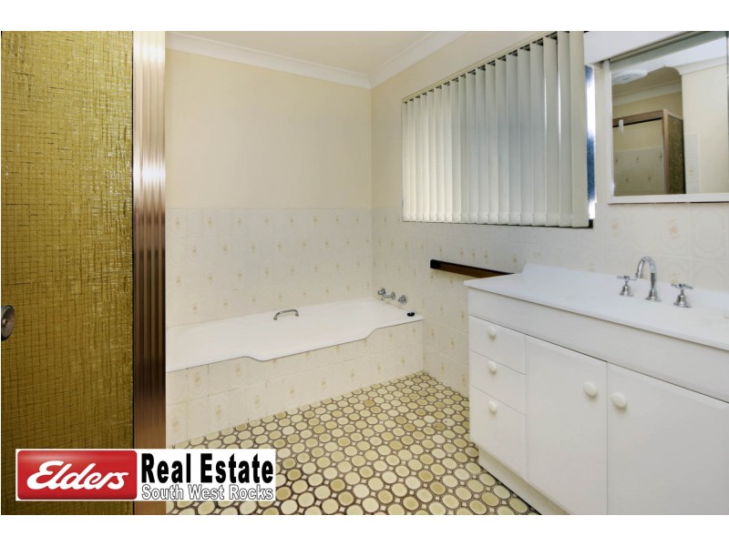 2 Emanuel Cres, South West Rocks NSW 2431