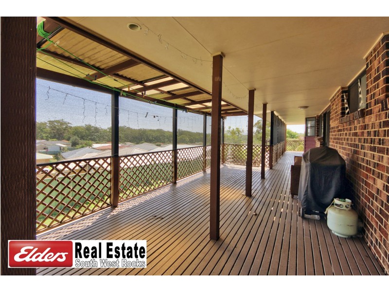 15 Crystal Pl, South West Rocks NSW 2431