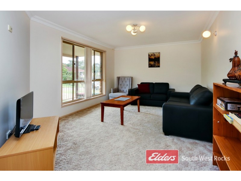 6 Dolphin Cres, South West Rocks NSW 2431