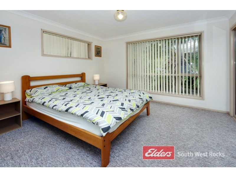 6 Dolphin Cres, South West Rocks NSW 2431