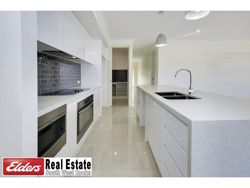 8 Pisces Pl, South West Rocks NSW 2431