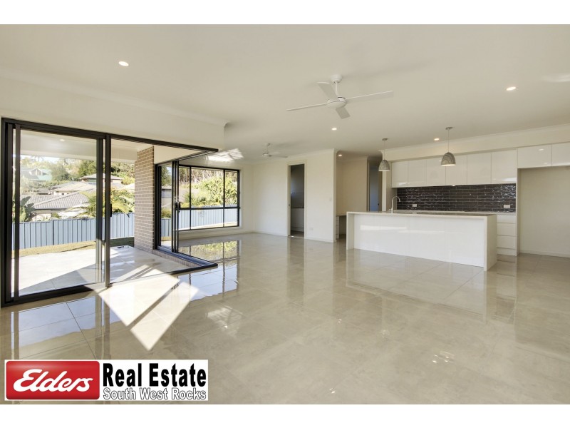 8 Pisces Pl, South West Rocks NSW 2431