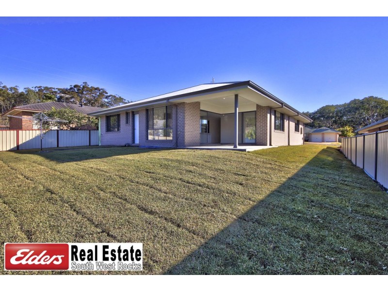 8 Pisces Pl, South West Rocks NSW 2431