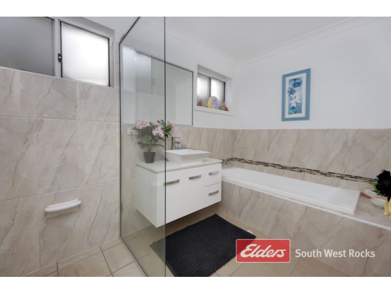 8 Trevor Judd Ave, South West Rocks NSW 2431