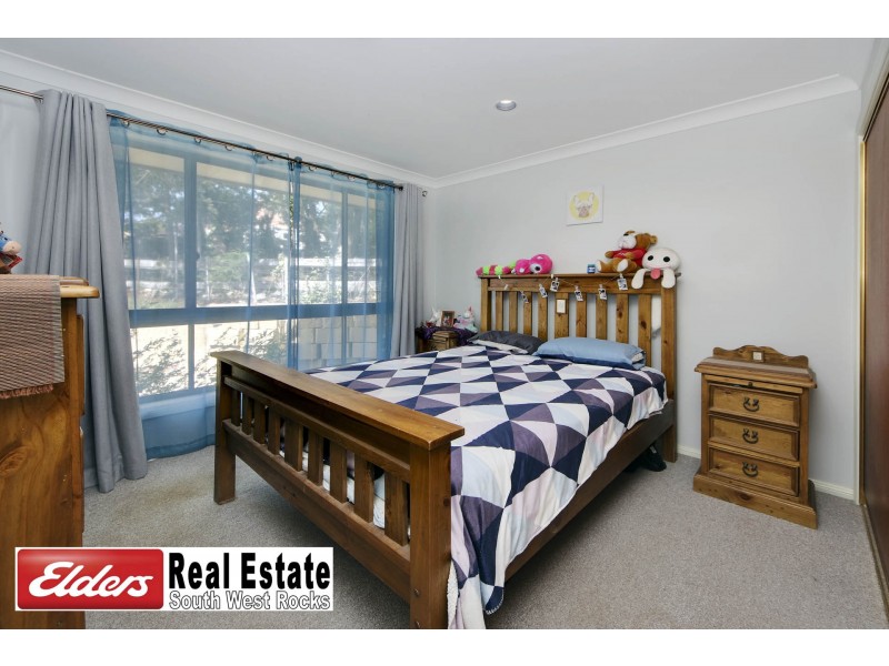 15 Crystal Pl, South West Rocks NSW 2431