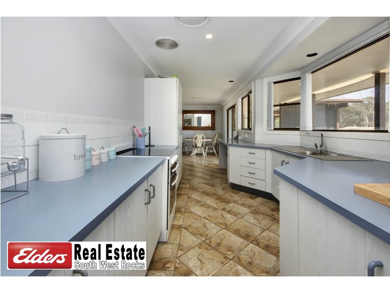 15 Crystal Pl, South West Rocks NSW 2431