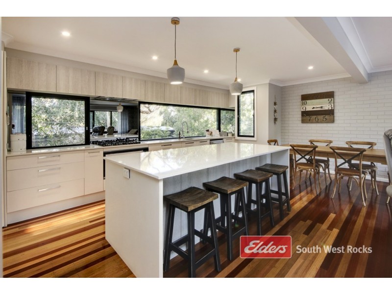 44 Hutcheson St, Hat Head NSW 2440