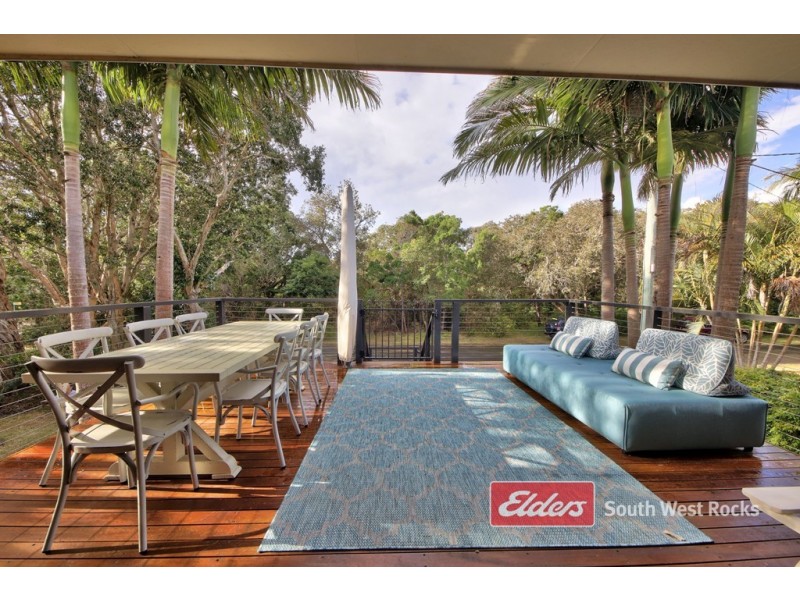 44 Hutcheson St, Hat Head NSW 2440