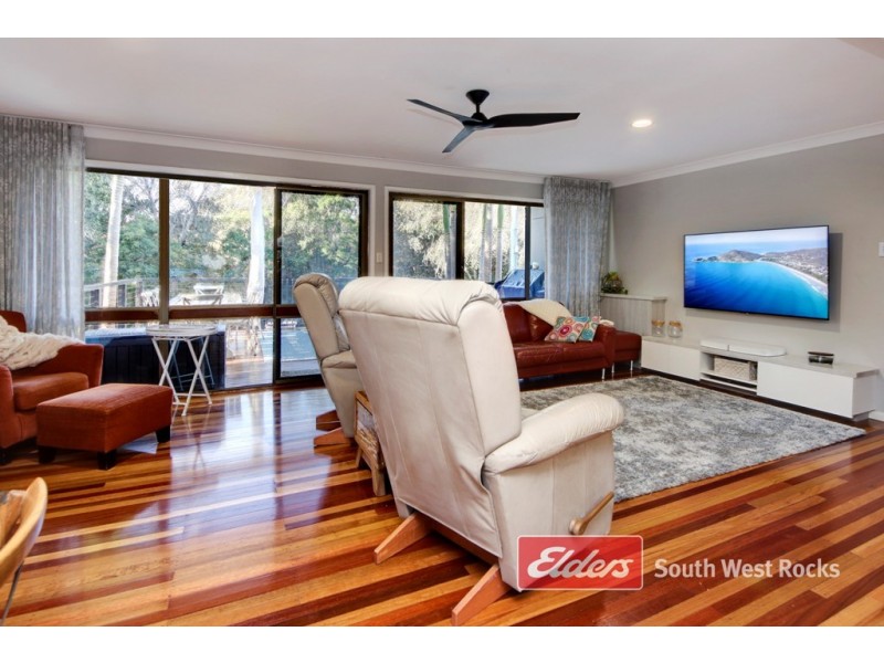 44 Hutcheson St, Hat Head NSW 2440