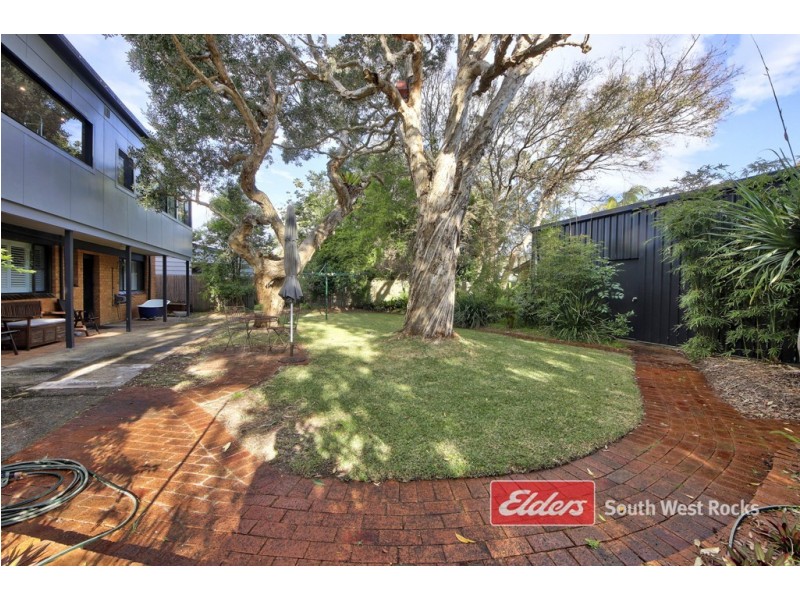 44 Hutcheson St, Hat Head NSW 2440