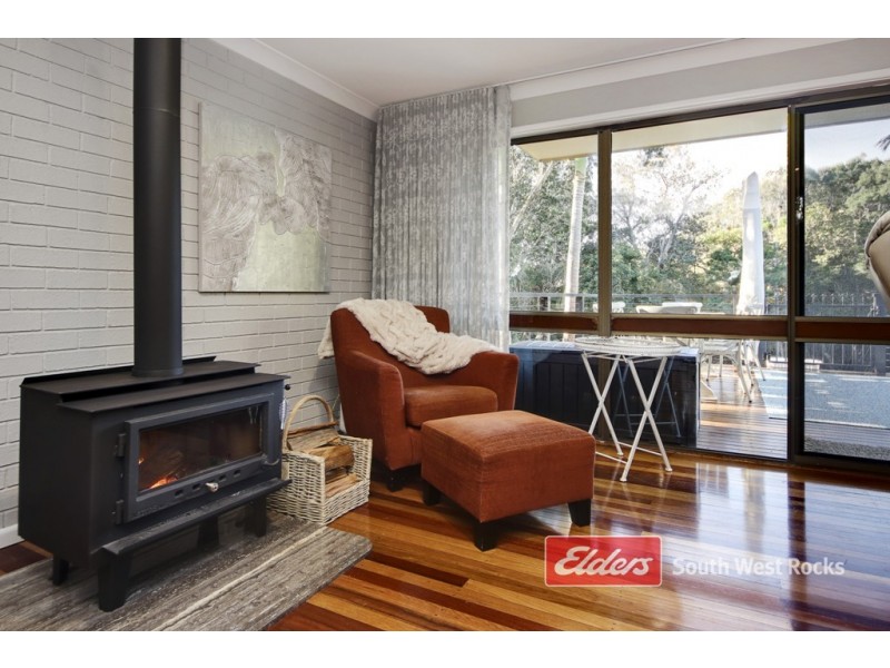 44 Hutcheson St, Hat Head NSW 2440