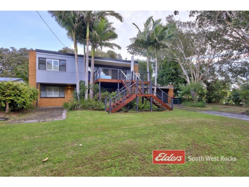44 Hutcheson St, Hat Head NSW 2440