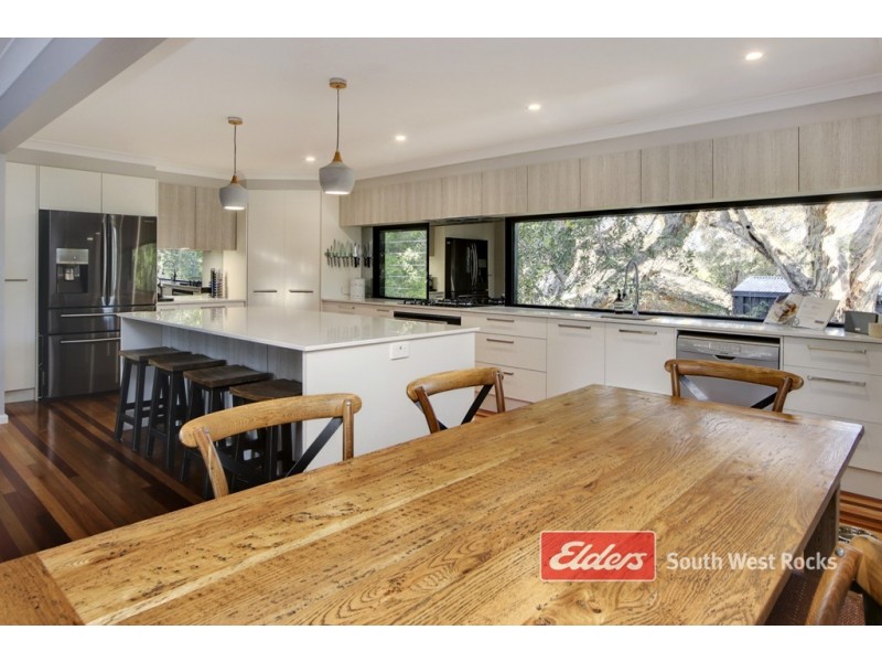 44 Hutcheson St, Hat Head NSW 2440