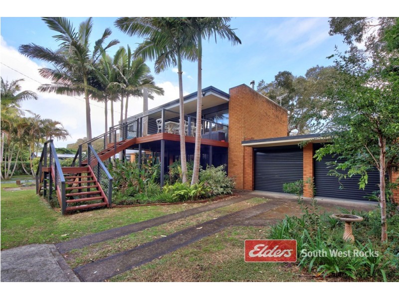 44 Hutcheson St, Hat Head NSW 2440