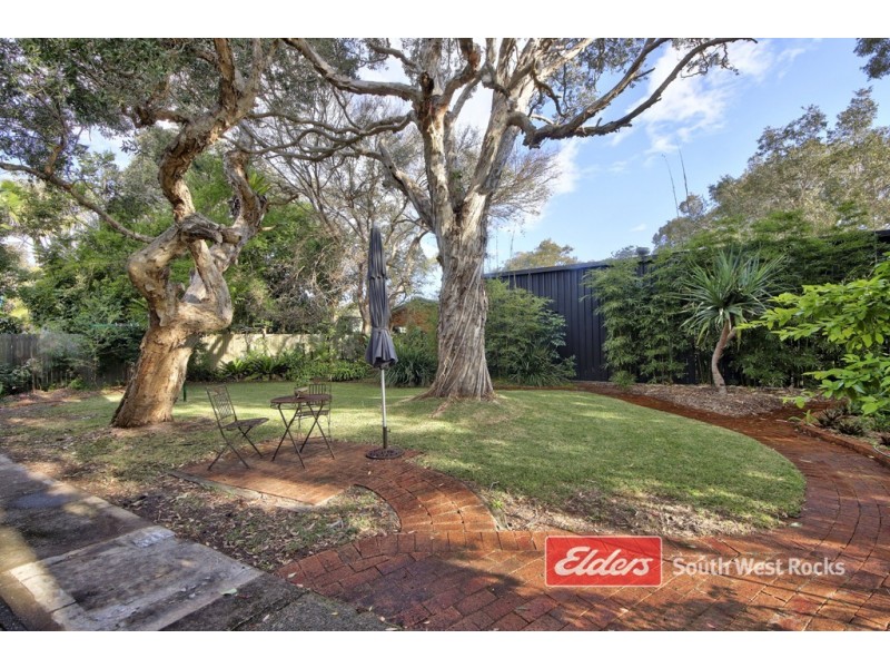 44 Hutcheson St, Hat Head NSW 2440