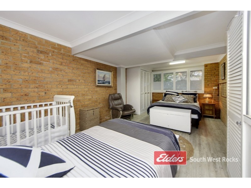 44 Hutcheson St, Hat Head NSW 2440