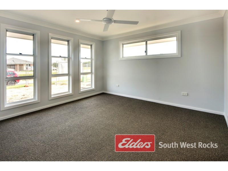 14 Shamrock Ave, South West Rocks NSW 2431