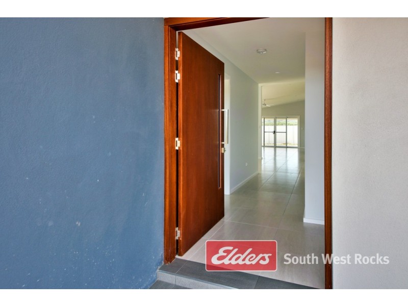 14 Shamrock Ave, South West Rocks NSW 2431