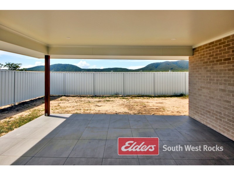 14 Shamrock Ave, South West Rocks NSW 2431