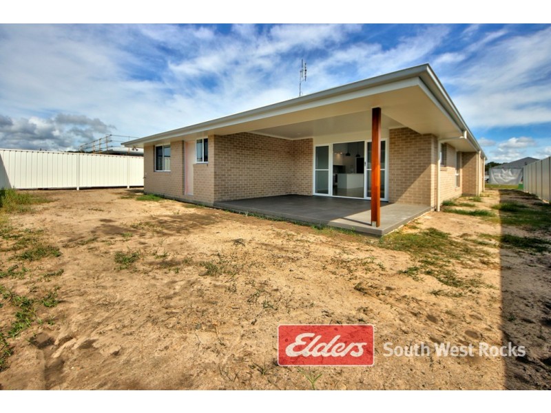 14 Shamrock Ave, South West Rocks NSW 2431