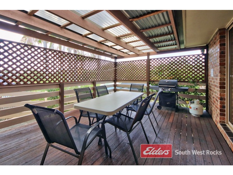 6 Dolphin Cres, South West Rocks NSW 2431
