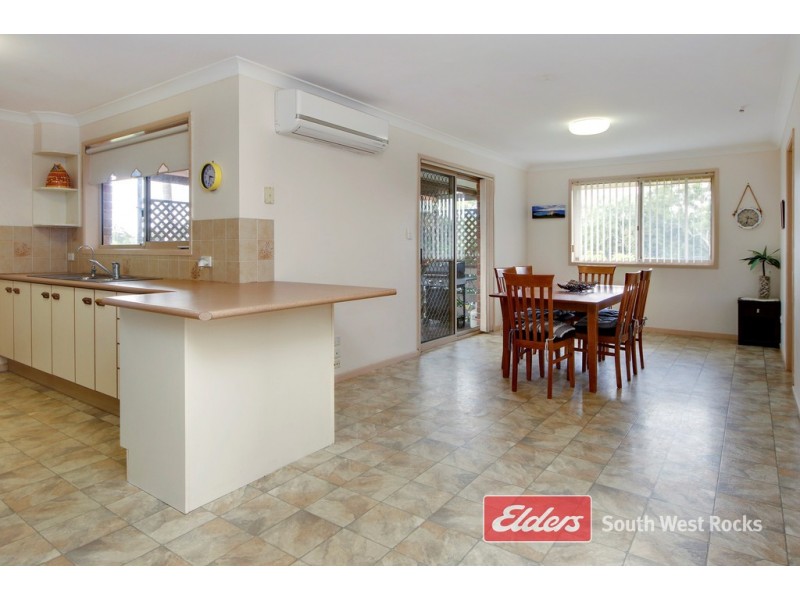 6 Dolphin Cres, South West Rocks NSW 2431