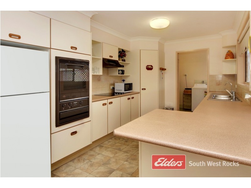 6 Dolphin Cres, South West Rocks NSW 2431