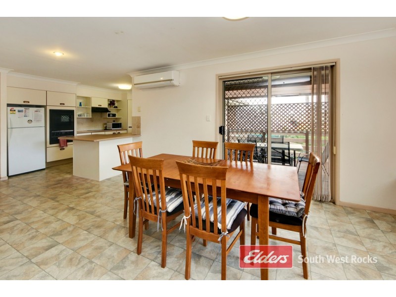 6 Dolphin Cres, South West Rocks NSW 2431