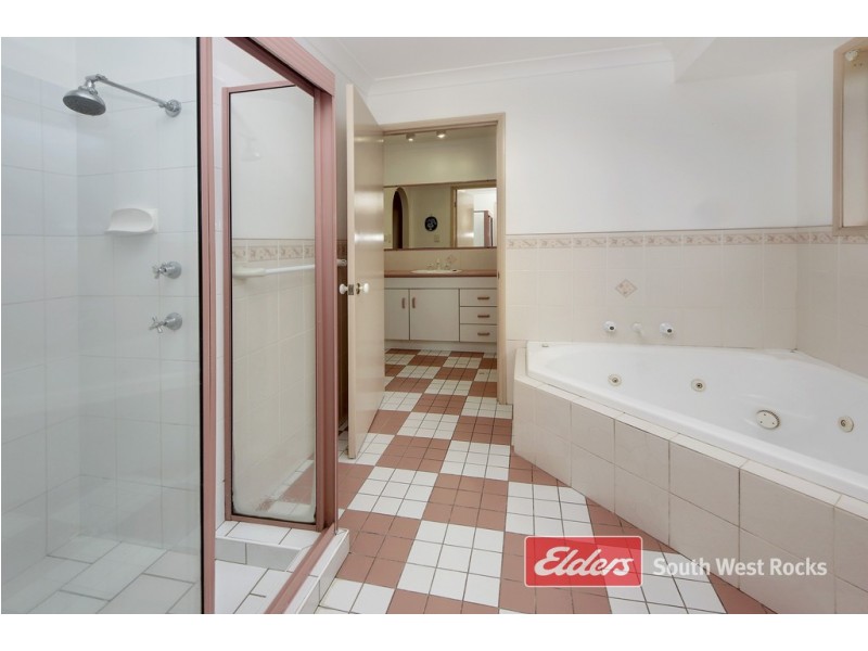 6 Dolphin Cres, South West Rocks NSW 2431