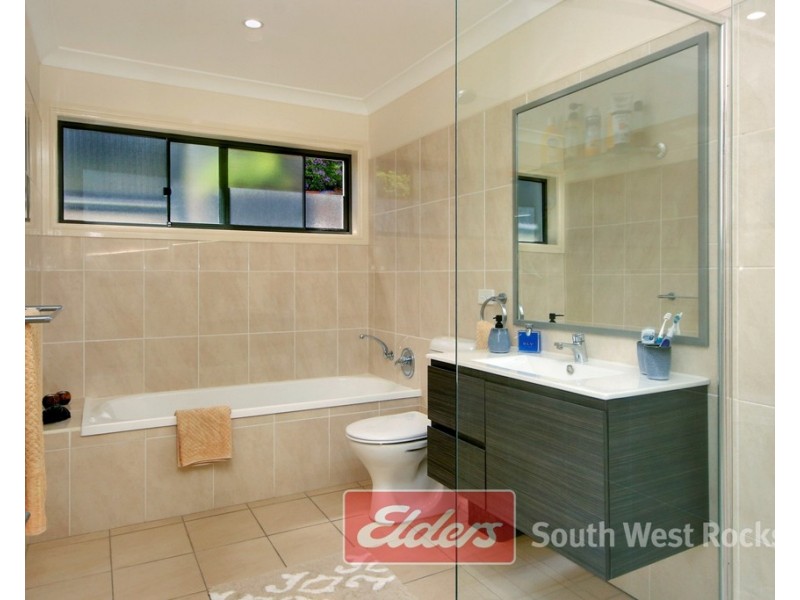 4 HOUISON PLACE, South West Rocks NSW 2431