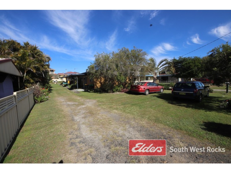 2/27 Phillip Drive, South West Rocks NSW 2431