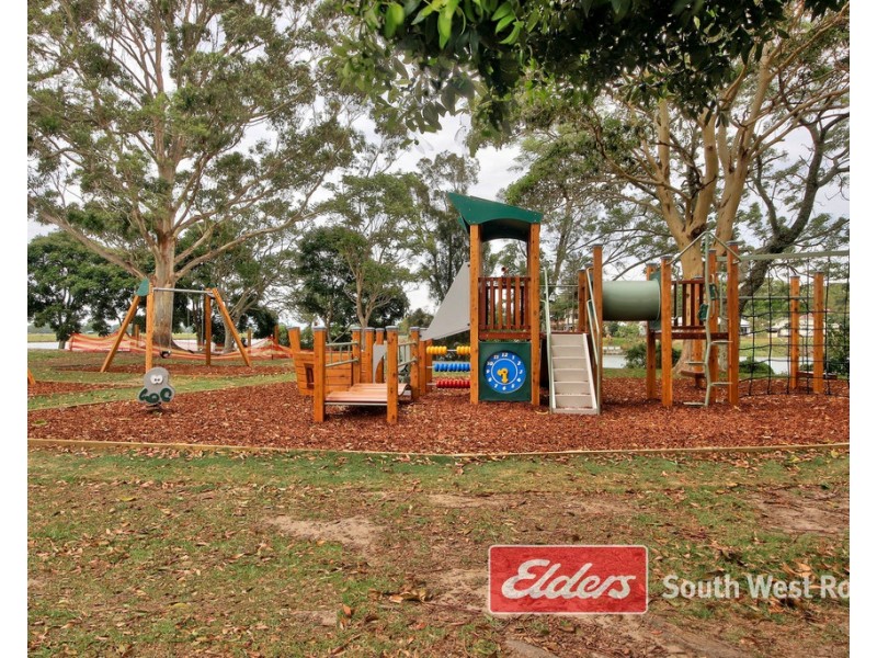 33 BARNARD STREET, Gladstone NSW 2440