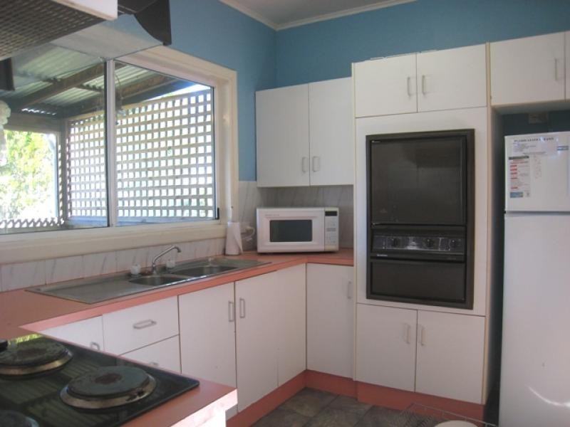 3 Oak St, Hat Head NSW 2440