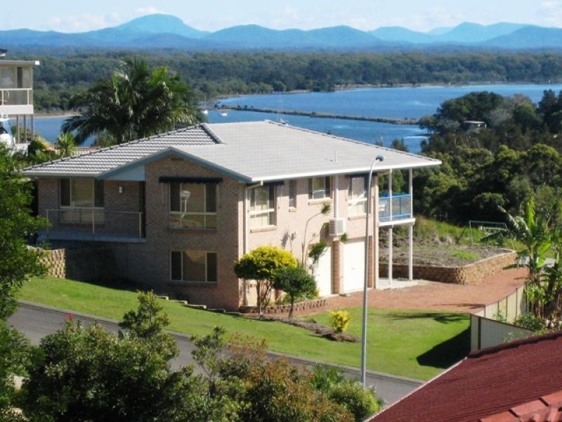 1 Salmon Cct, South West Rocks NSW 2431