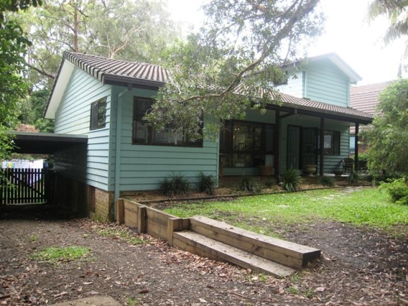 35 Russell St, Arakoon NSW 2431