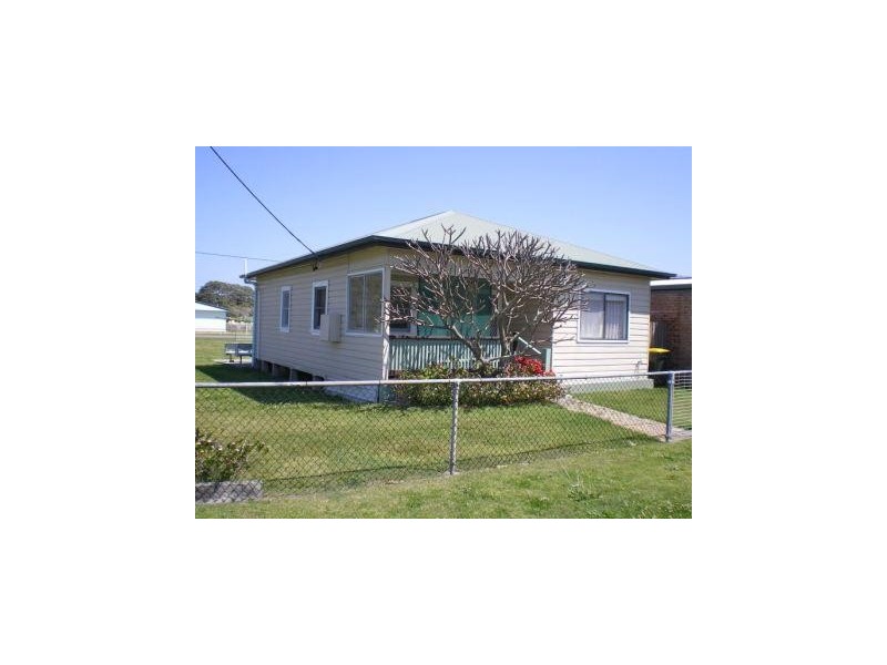 22 Straight St, Hat Head NSW 2440