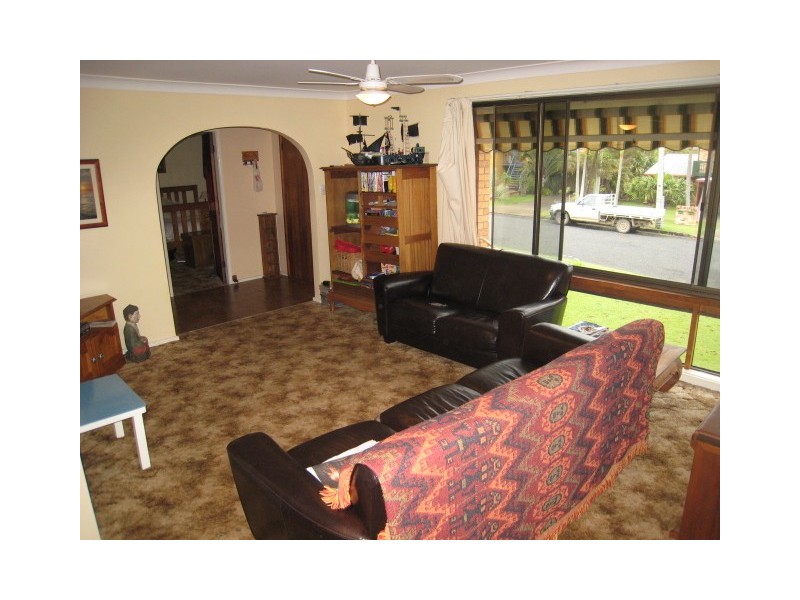 2 Currawong Crescent, South West Rocks NSW 2431