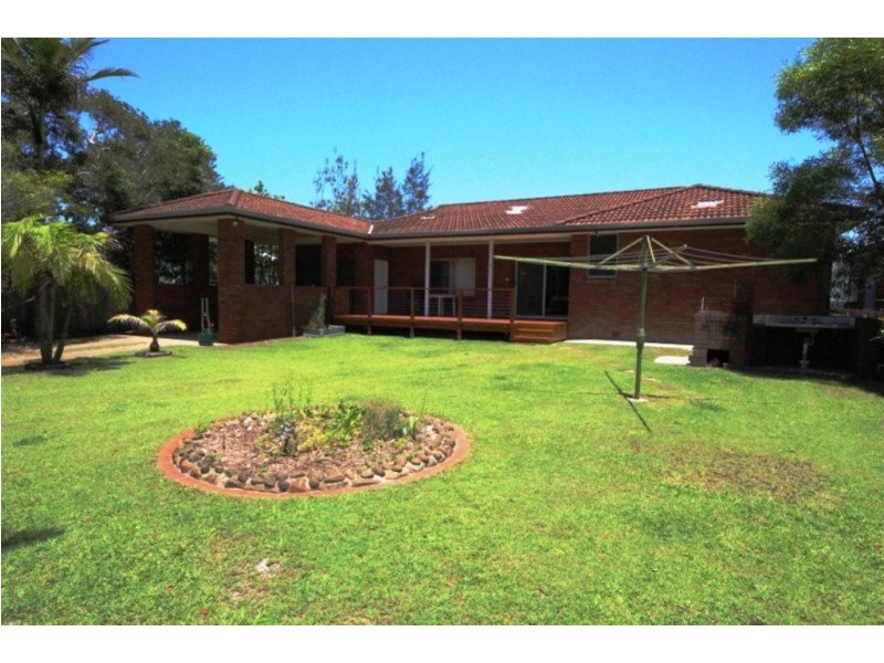 40 Bay St, Hat Head NSW 2440
