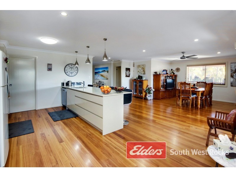 2 Rosedale Ave, South West Rocks NSW 2431