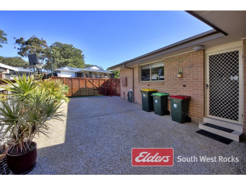 2 Rosedale Ave, South West Rocks NSW 2431