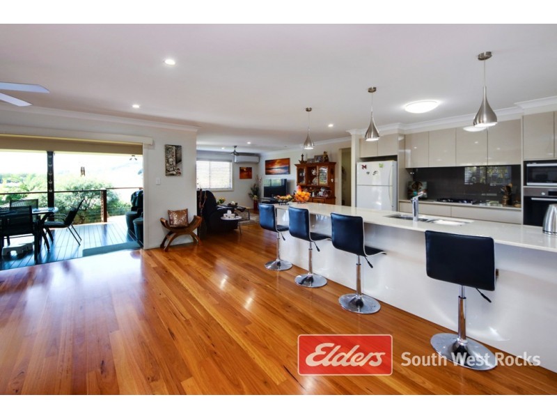 2 Rosedale Ave, South West Rocks NSW 2431
