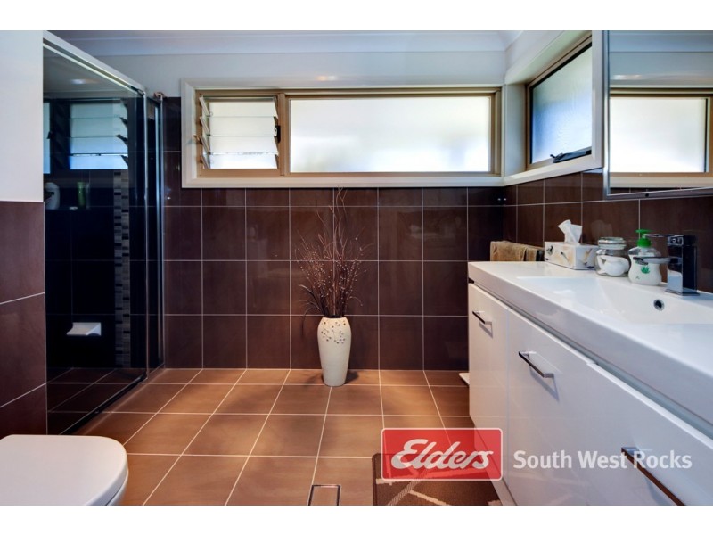 2 Rosedale Ave, South West Rocks NSW 2431