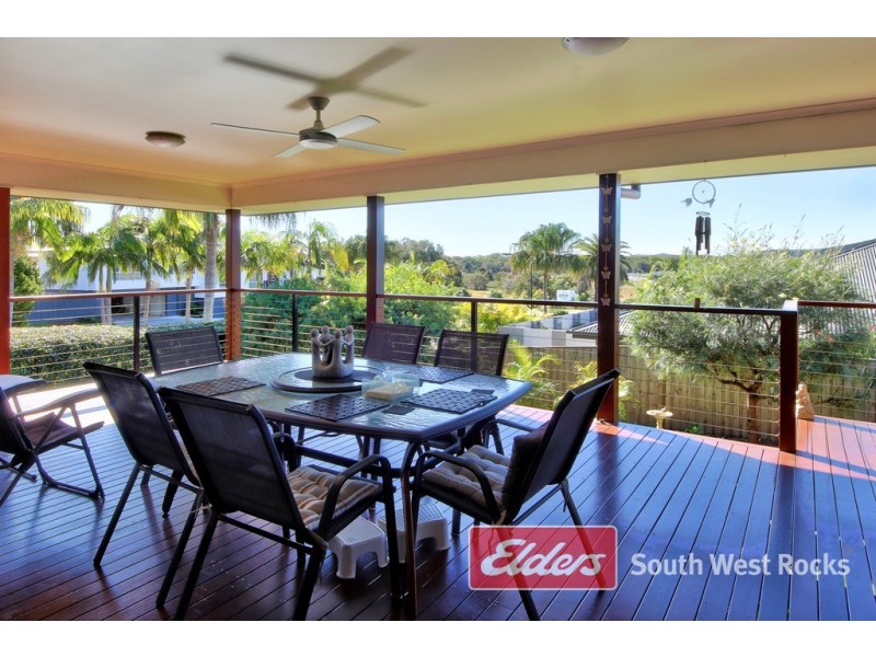 2 Rosedale Ave, South West Rocks NSW 2431