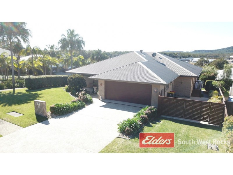 2 Rosedale Ave, South West Rocks NSW 2431