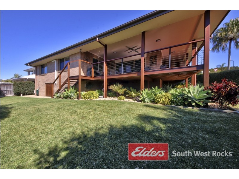 2 Rosedale Ave, South West Rocks NSW 2431