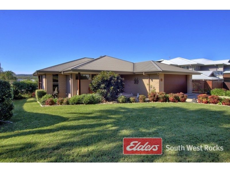 2 Rosedale Ave, South West Rocks NSW 2431
